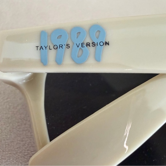 TAYLOR SWIFT Official Eras Tour 1989 (Taylor\'s Version) Cream Sunglasses Merch